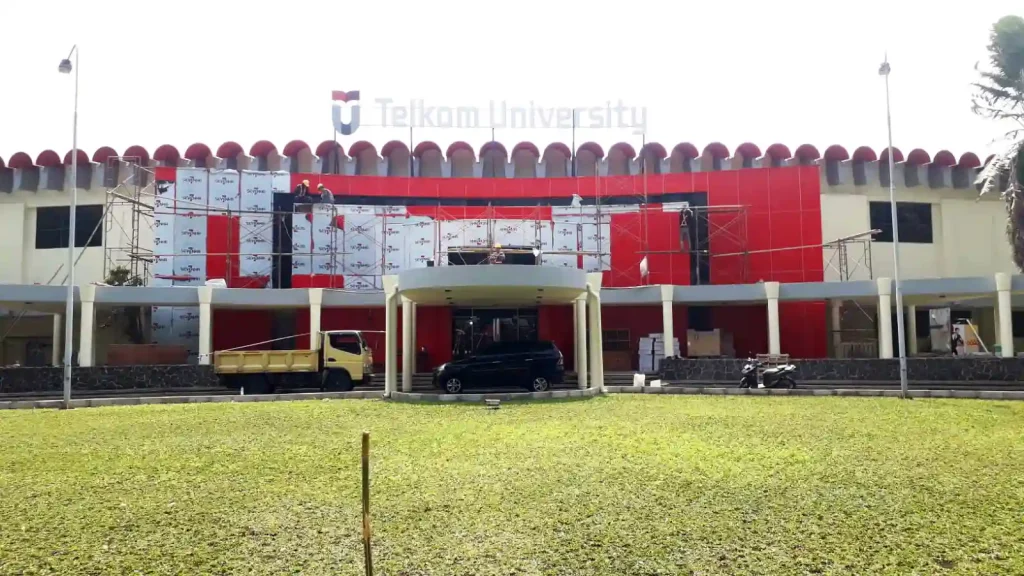 Sevenhr - Telkom University Daan Mogot Jakarta Barat