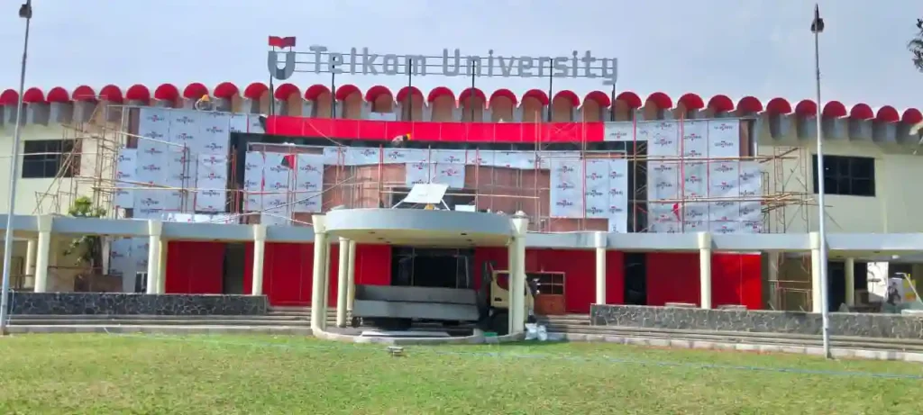 Sevenhr - Telkom University Daan Mogot Jakarta Barat