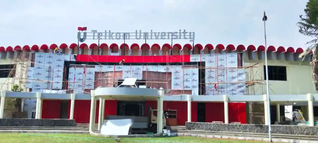 Sevenhr - Telkom University Daan Mogot Jakarta Barat