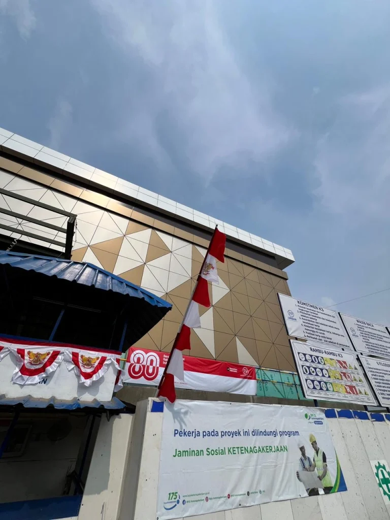 Sevenhr - Gedung Cargo Pelabuhan Muara Angke