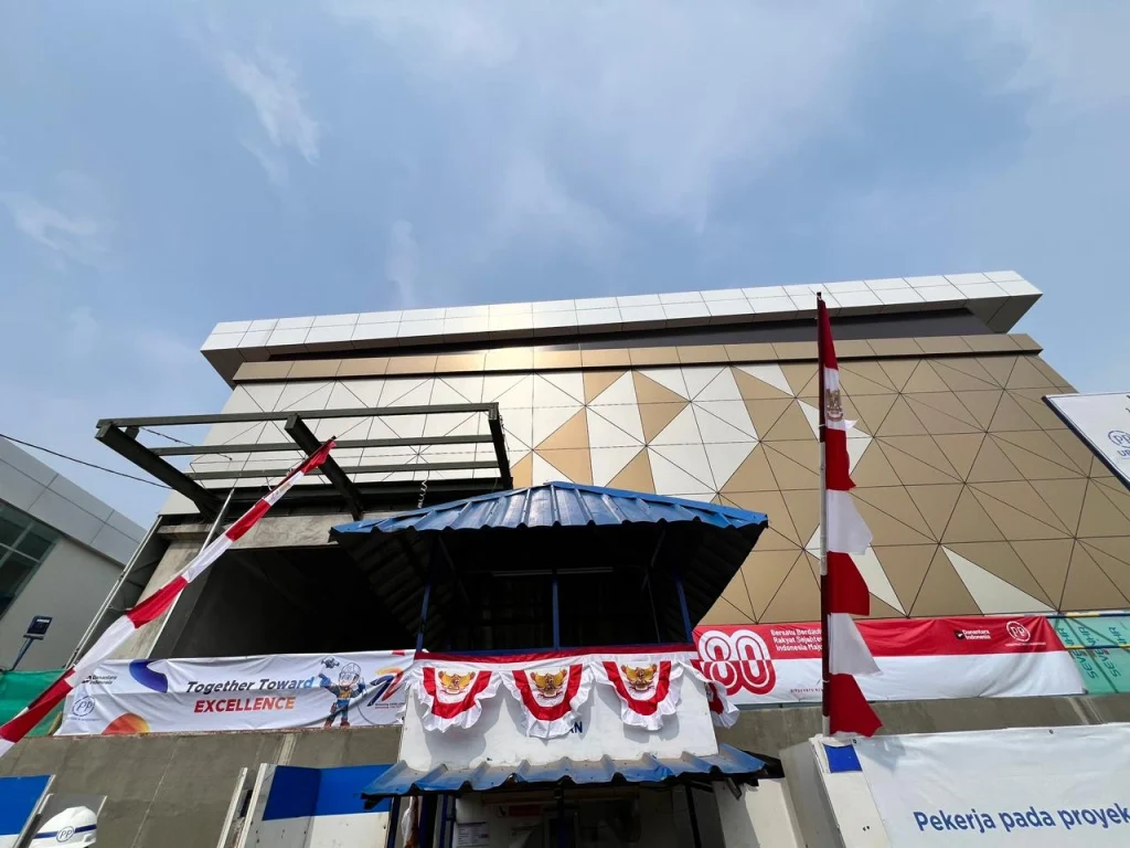 Sevenhr - Gedung Cargo Pelabuhan Muara Angke